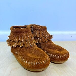 Minnetonka Double Fringe Side Zip kids boots